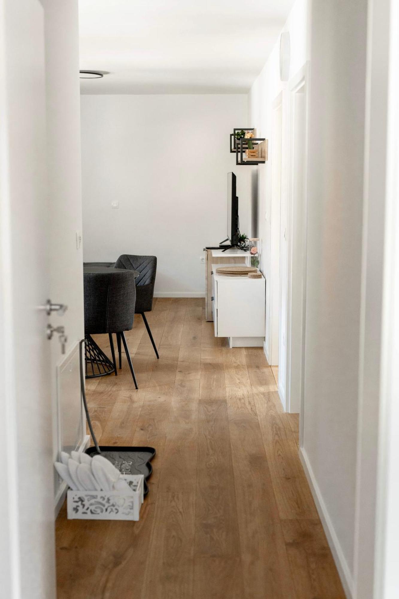 Aura Apartments Zirovnica Buitenkant foto